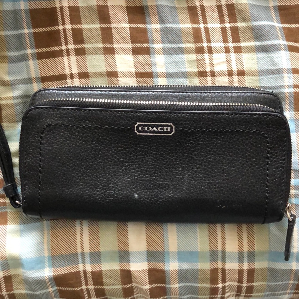 Coach Leather Clutch Wristlet // Bad Zipper